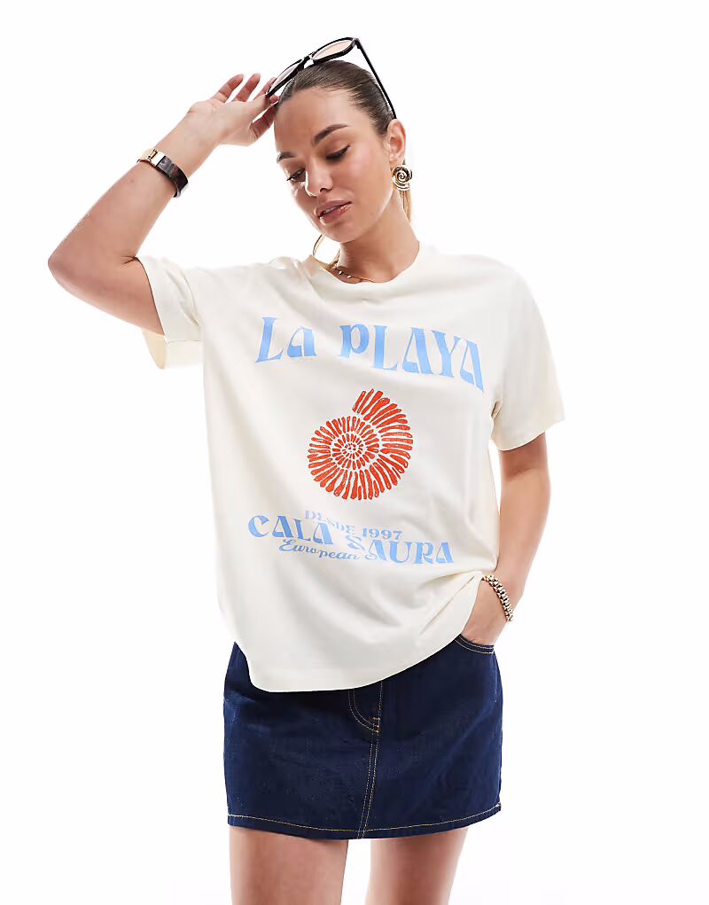 

Футболка прямого кроя из льна ASOS DESIGN с рисунком ракушки кремового цвета