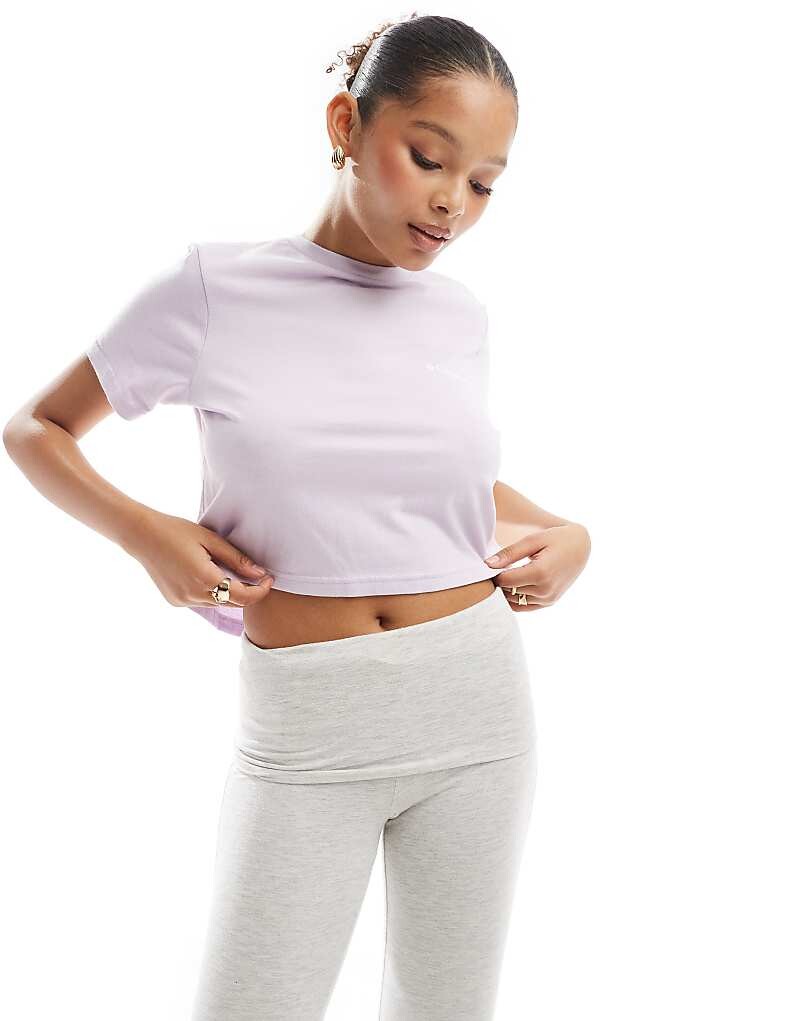 

Columbia — North Cascades — укороченная футболка сиреневого цвета с принтом на спине, только на ASOS