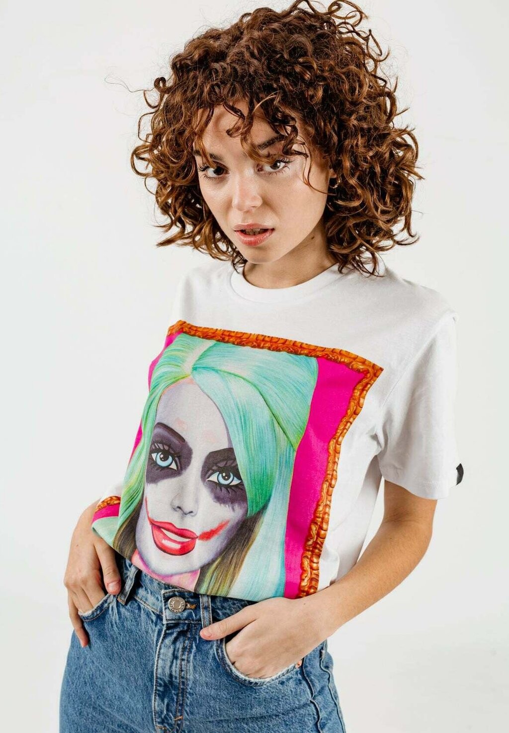 

Футболка с принтом WHY SO SERIOUS ART DESIGN Makelismos, белый