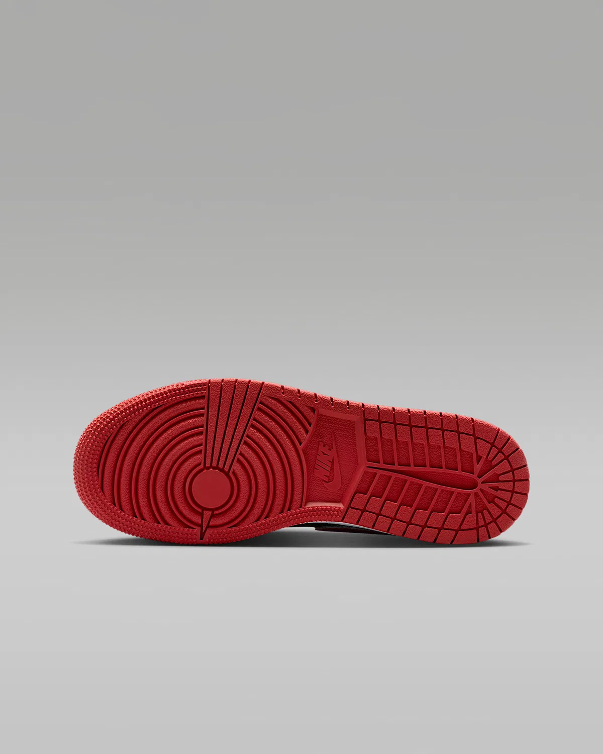 Кроссовки Big Kids' Air Jordan 1 Low SE, Black/White/Varsity Red — фото 2
