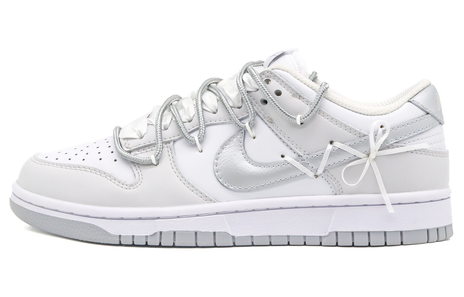 

Кроссовки Nike Dunk Skateboard Shoes Women's Low-Top White Silver