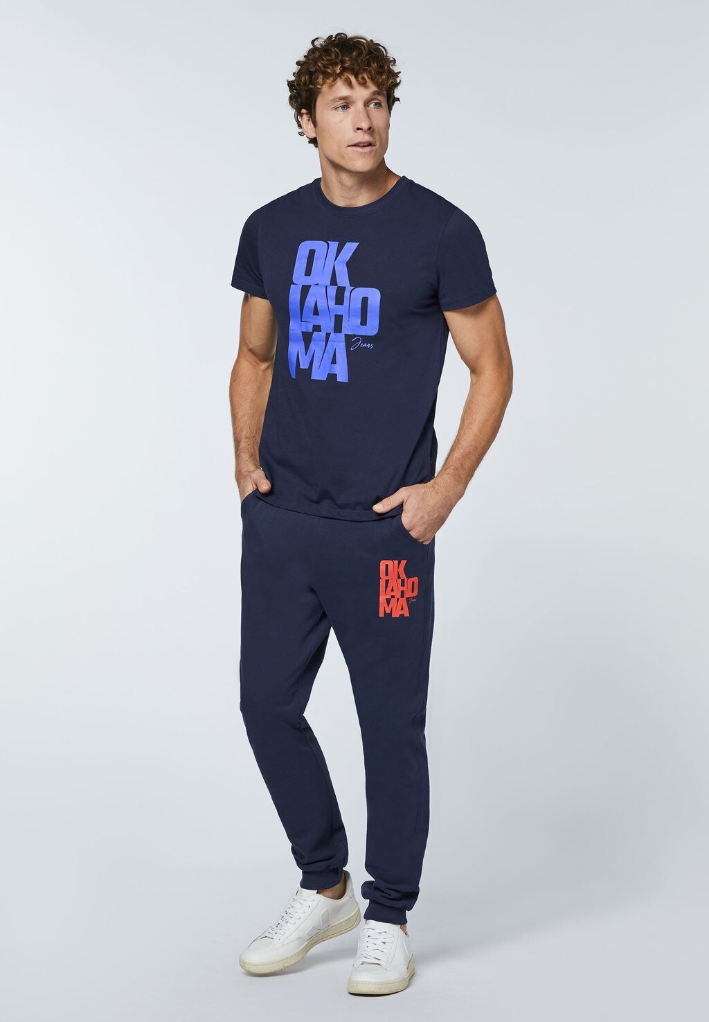 

Принт на футболке Oklahoma Jeans, темно-синий Mit Label Schriftzug Aus