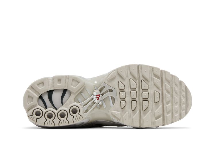Кроссовки Air Max Plus GS 'Light Iron Ore Chrome', серый — фото 4