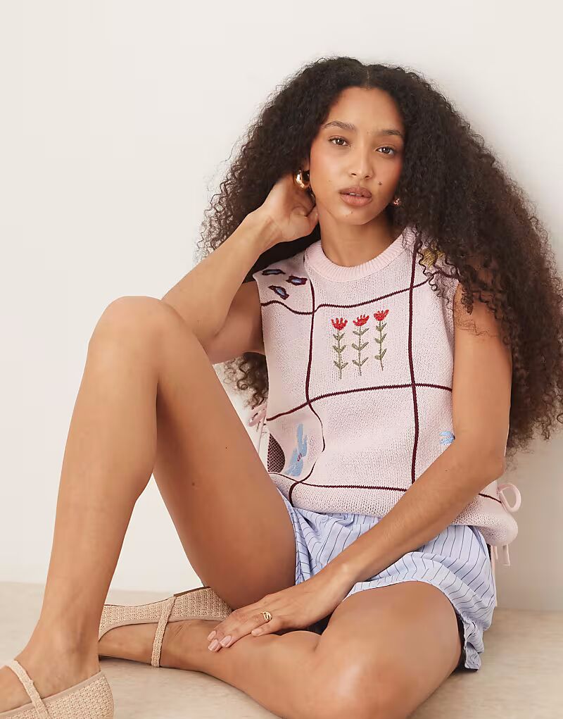 

Топ-табард ASOS DESIGN с круглым вырезом и цветочной вышивкой розового цвета