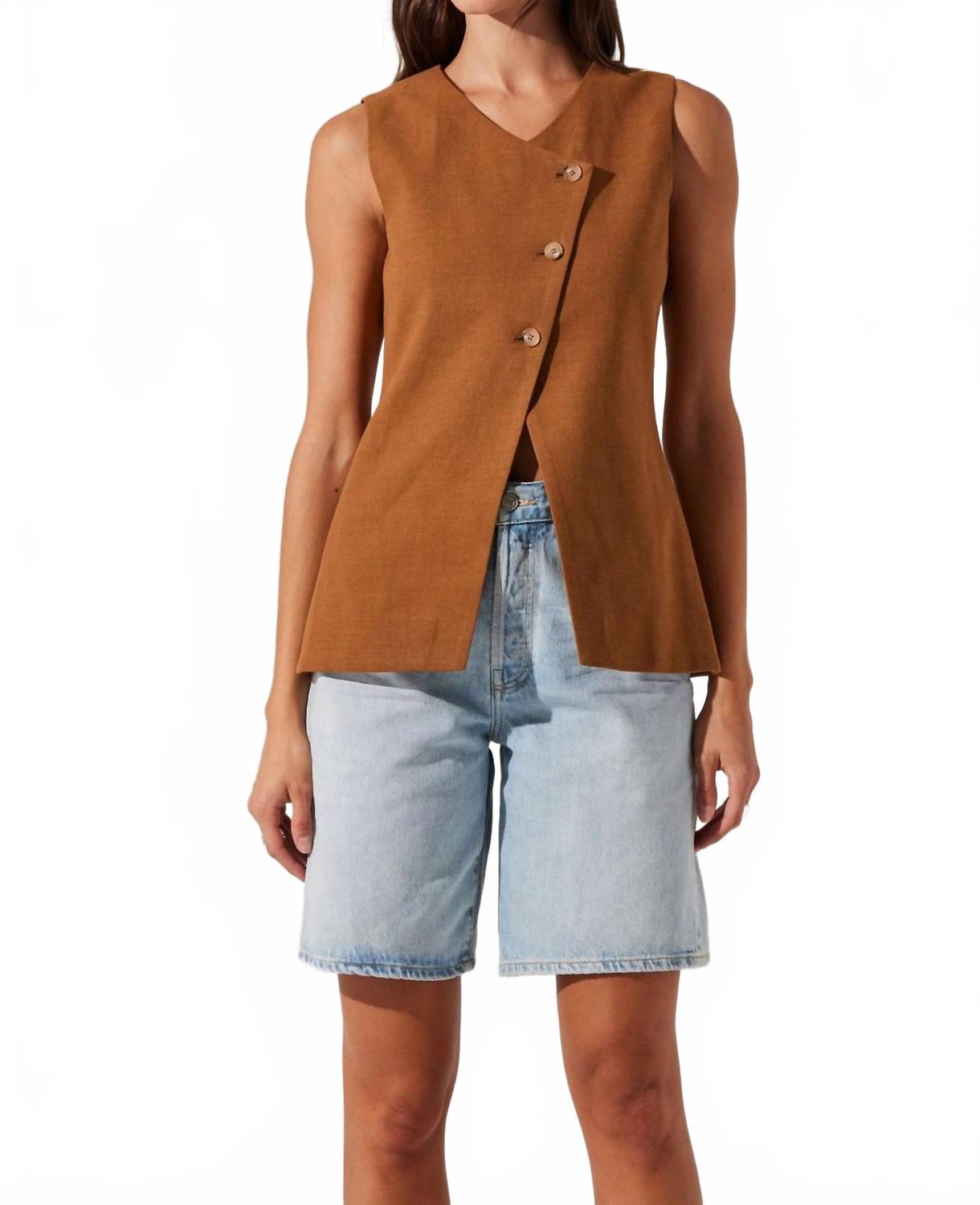 

Соня Асимметричный жилет в коричневом ASTR