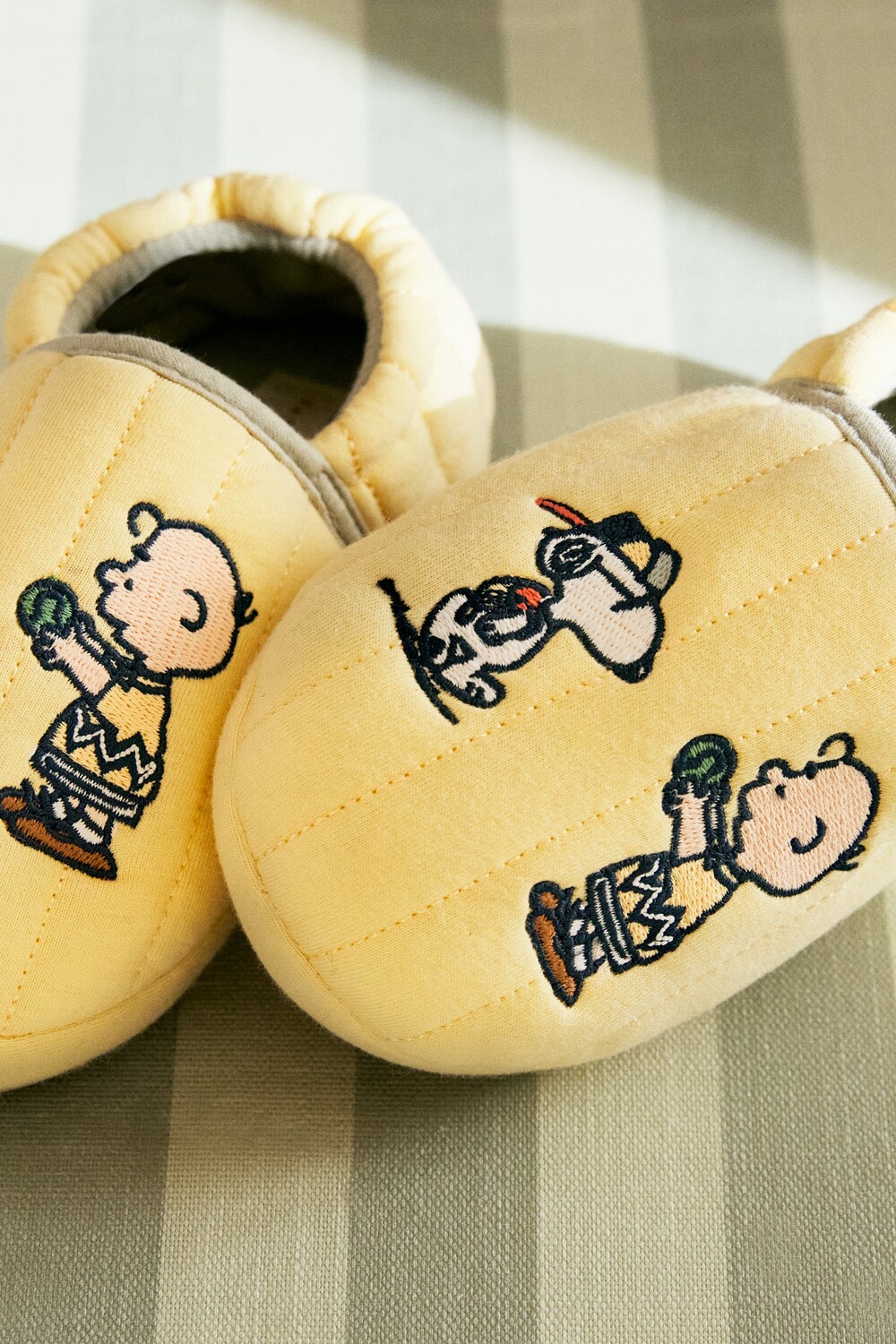 

Стеганые тапочки peanuts babouche Zara, желтый