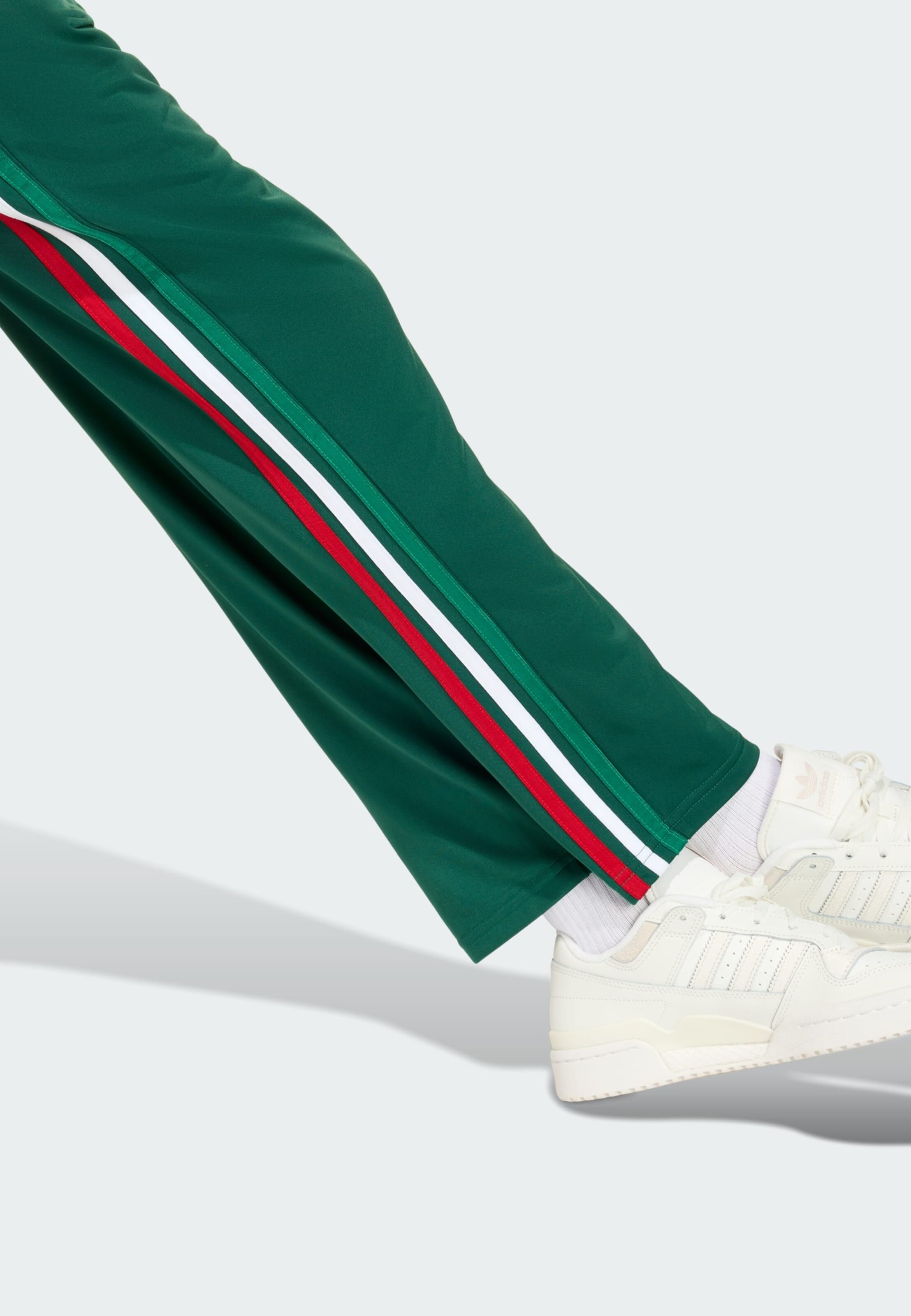 Adidas Originals Обычные штаны 'Firebird' в зеленом цвете — фото 4