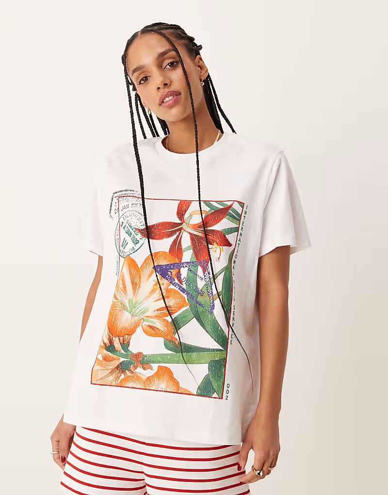

Футболка ASOS DESIGN прямого кроя с цветочным принтом белого цвета