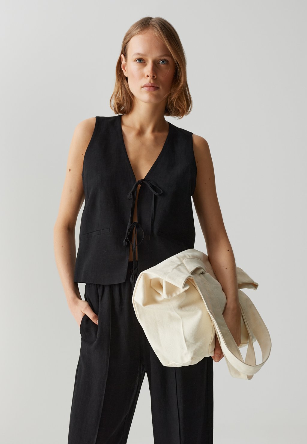 

Жилет CROPPED V-AUSSCHNITT OPUS PANTS, черный