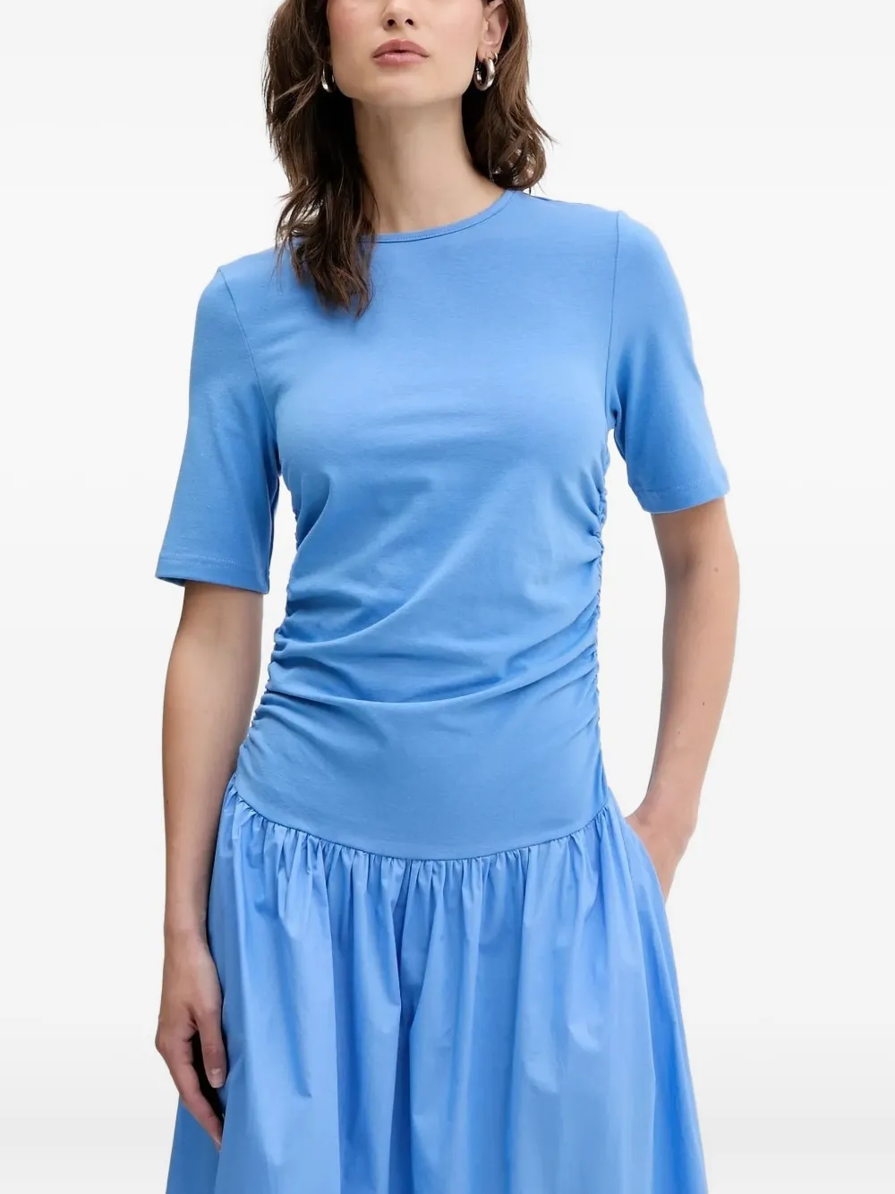 

Платье макси Grace из поплина со сборками на талии NEVER FULLY DRESSED, синий