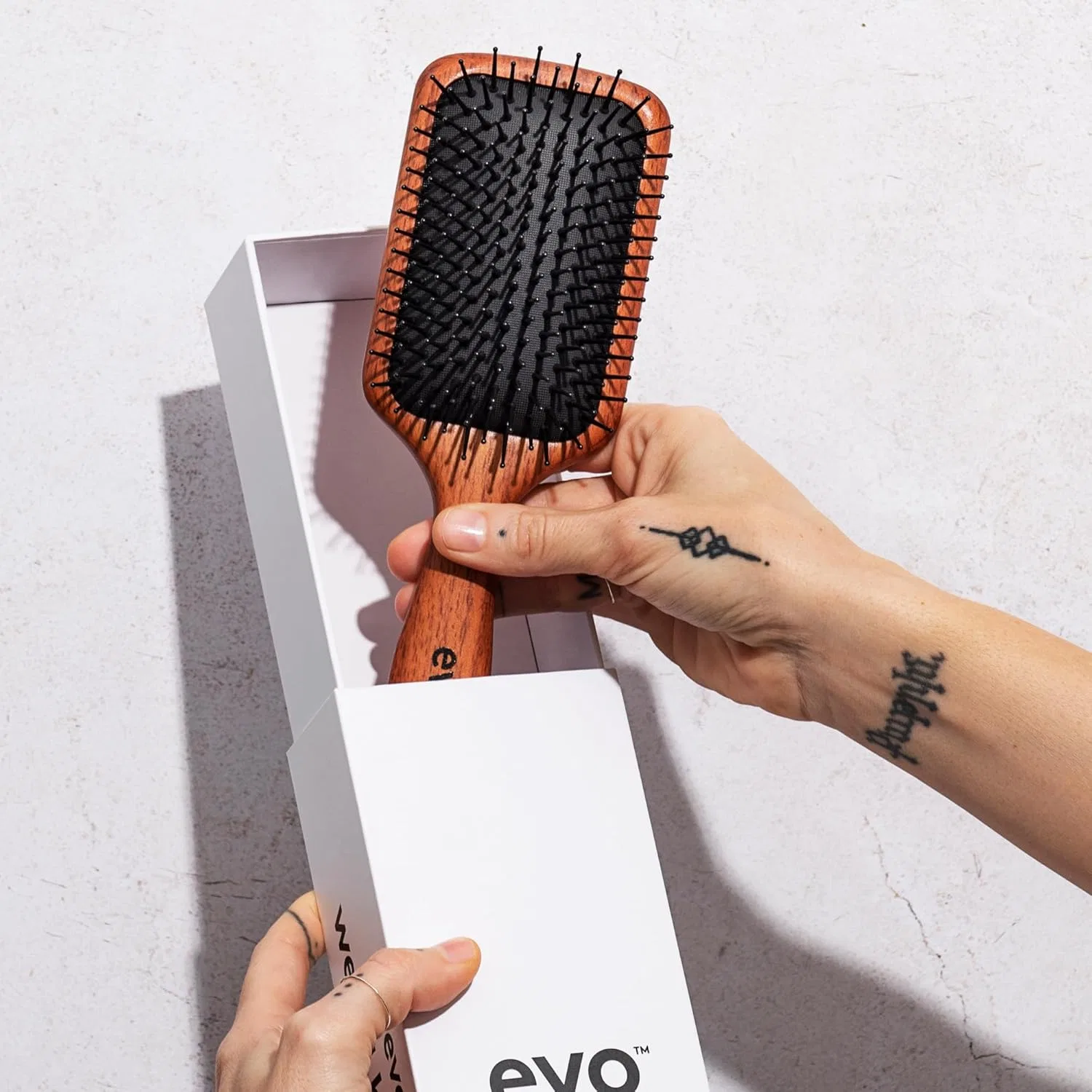 Ионная щетка-лопатка «Pete» от EVO для всех типов волос Evo — фото 3