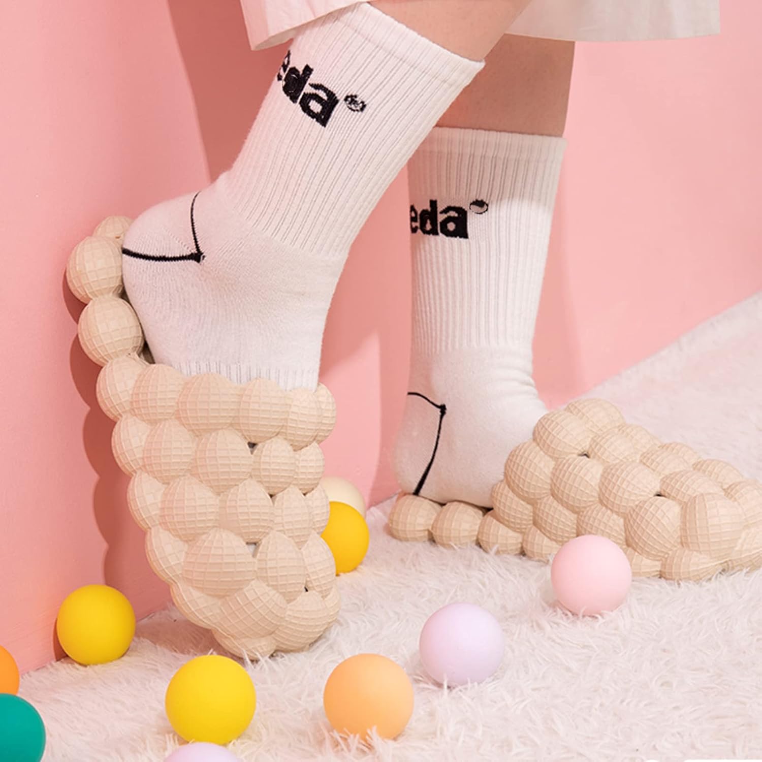 Домашние тапочки Asifn Lychee Bubble для мужчин и женщин, для спортзала, спа, ванной комнаты и улицы, быстросохнущие, мягкие и удобные с массажной подошвой, забавные, противоскользящие тапочки, белый — фото 2