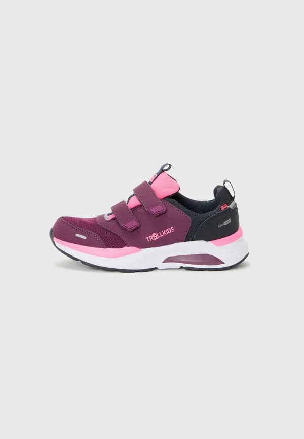 Походные ботинки флеккефьорд Trollkids, Mulberry/Black