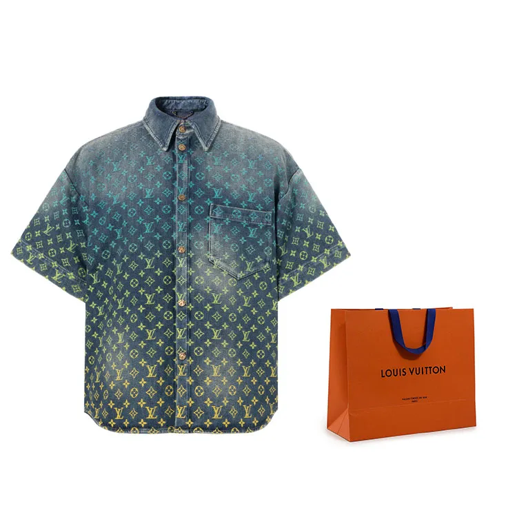 LOUIS VUITTON Джинсовая рубашка с коротким рукавом SS23 Rainbow Monogram в цвете индиго