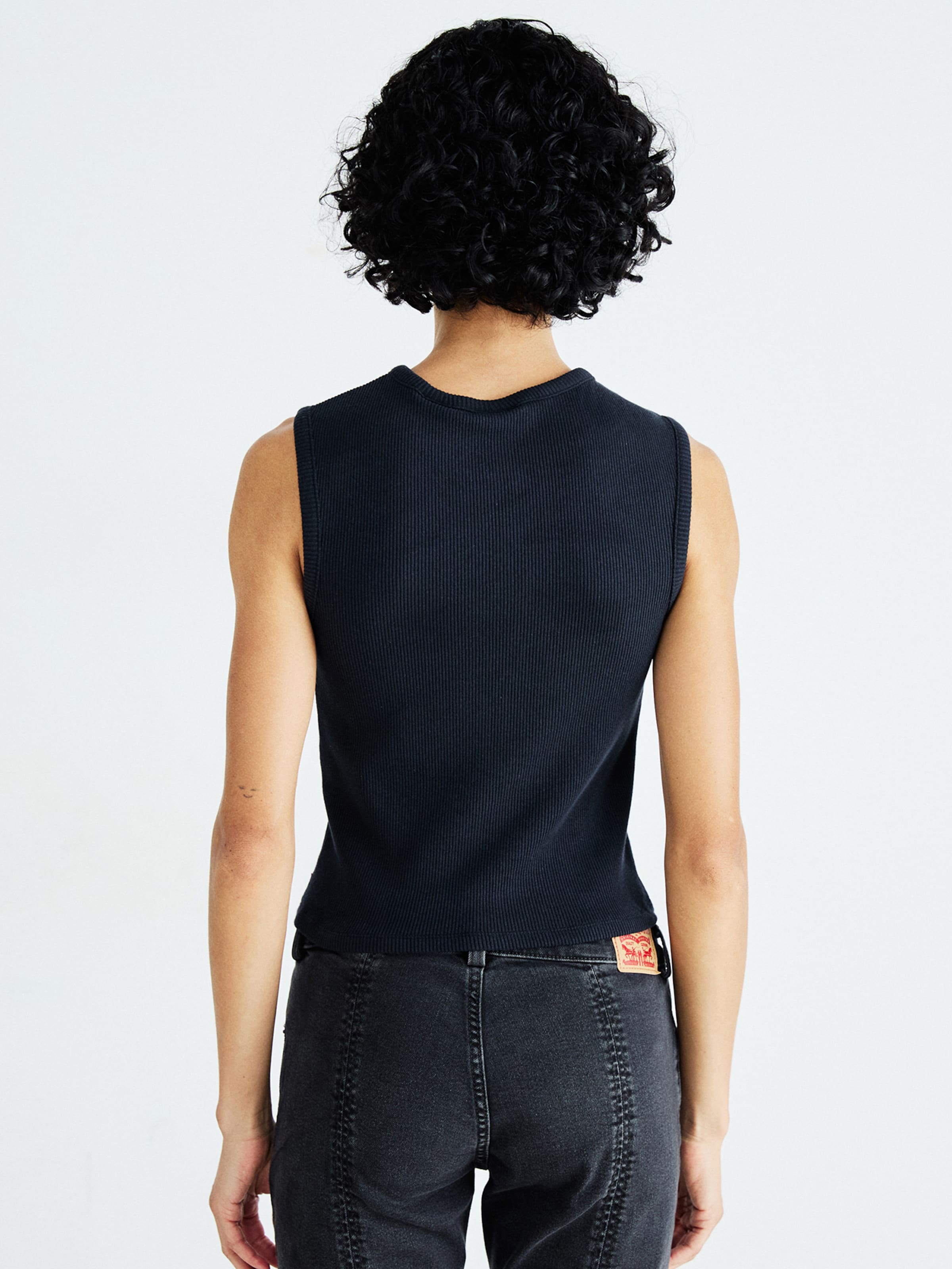 LEVI'S  Вязаный жилет 'Rory Button Up Top' в черном цвете — фото 4