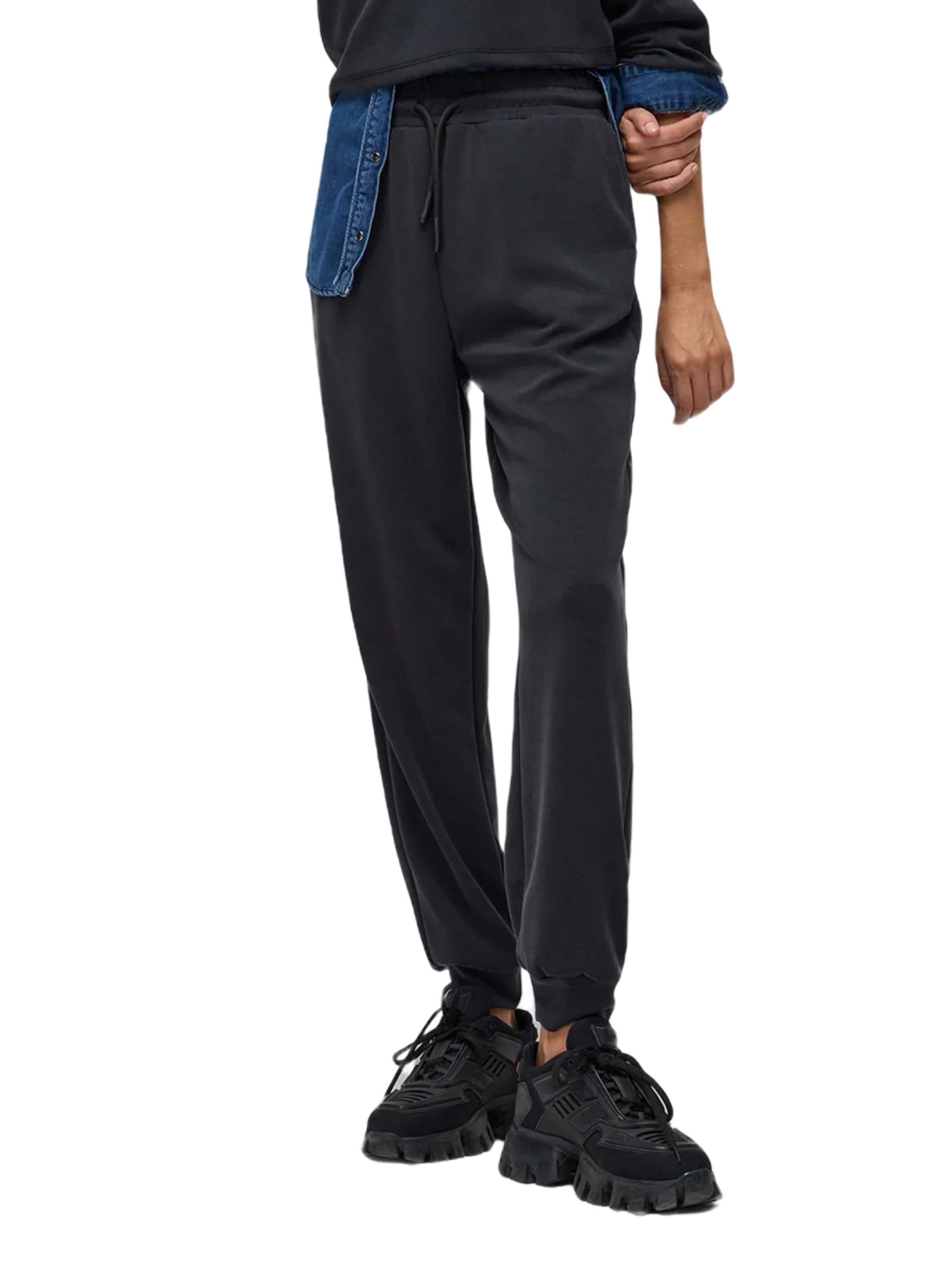 

No Matter What Брюки с зауженным низом в черном цвете