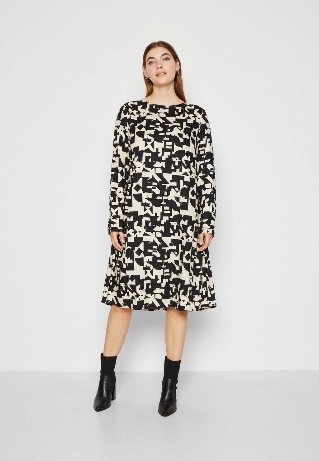 

Платье летнее Carmanola Life Dress ONLY Carmakoma, черный