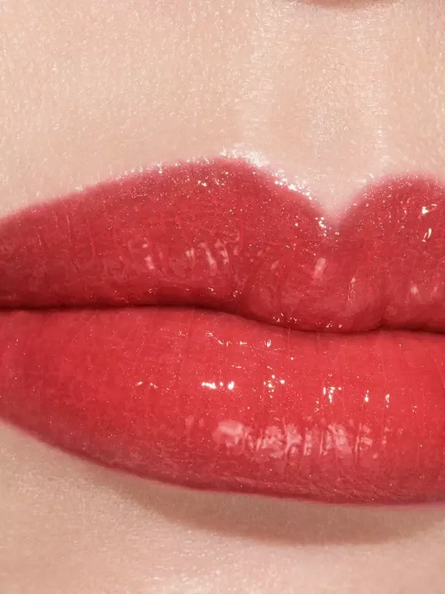 Rouge Coco Baume - Увлажняющий, сияющий и тонирующий бальзам для губ с возможностью наслаивания цвета CHANEL, Cherry Burst — фото 3
