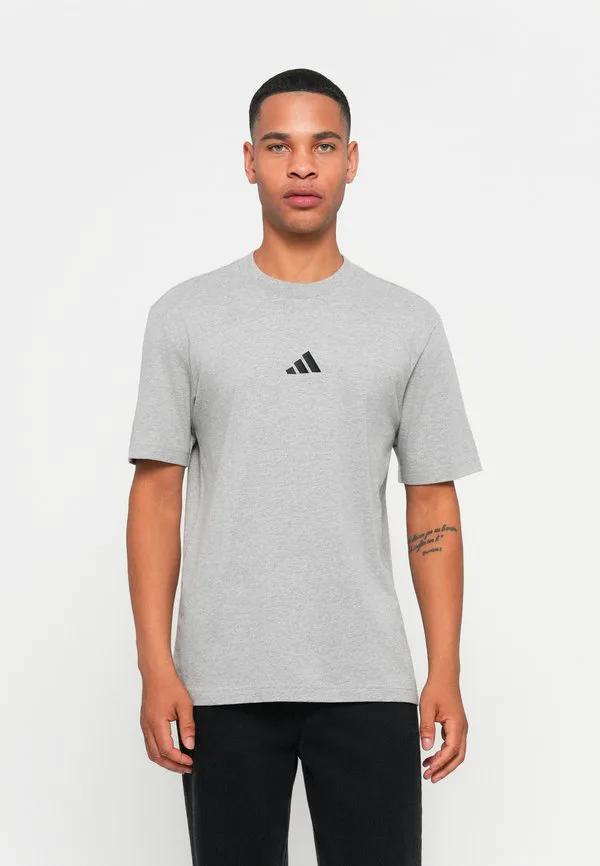 Базовая футболка с небольшим логотипом essentials. Adidas Sportswear, Medium Grey Heather/Black