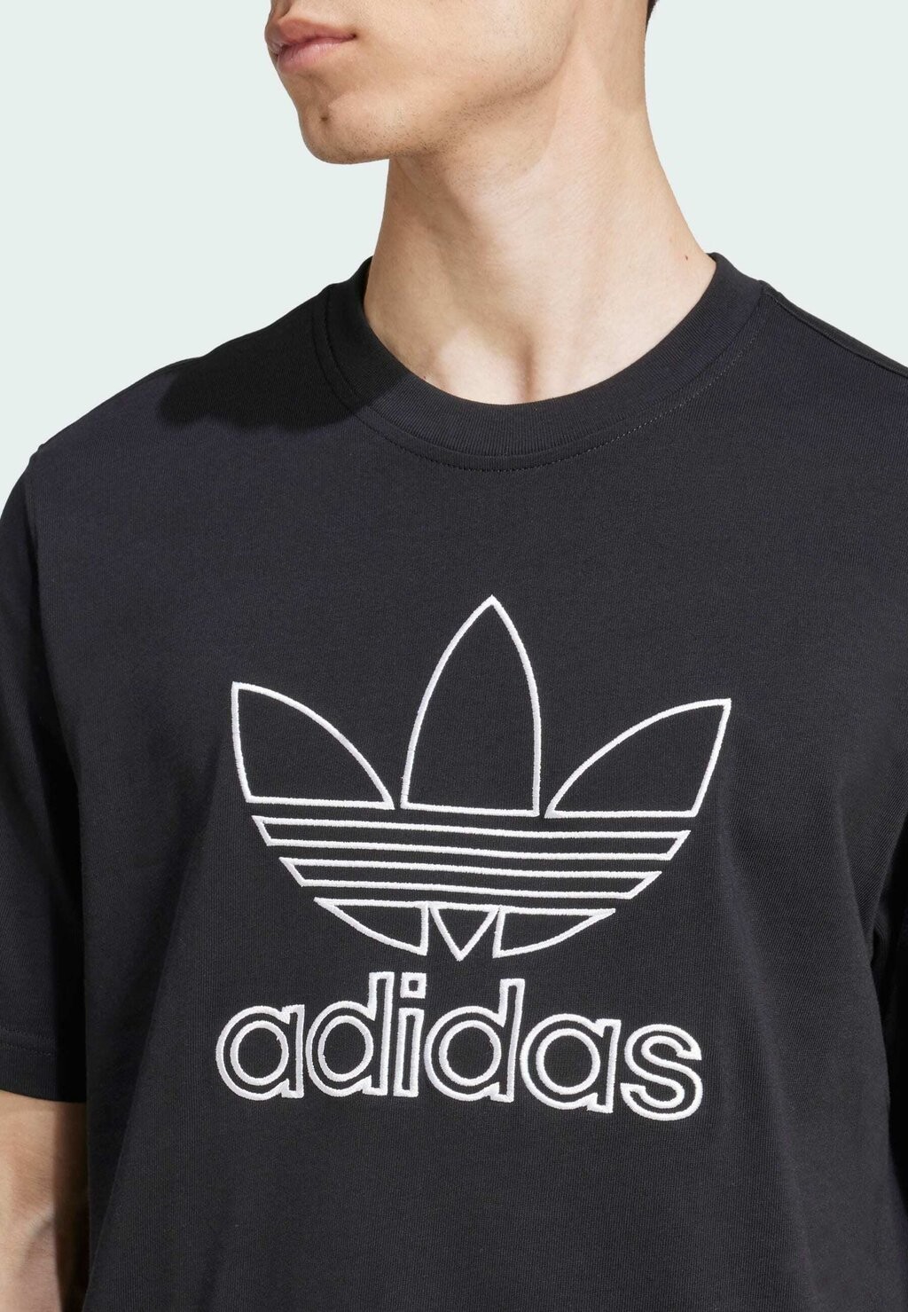 

Футболка с принтом adidas Originals, черный