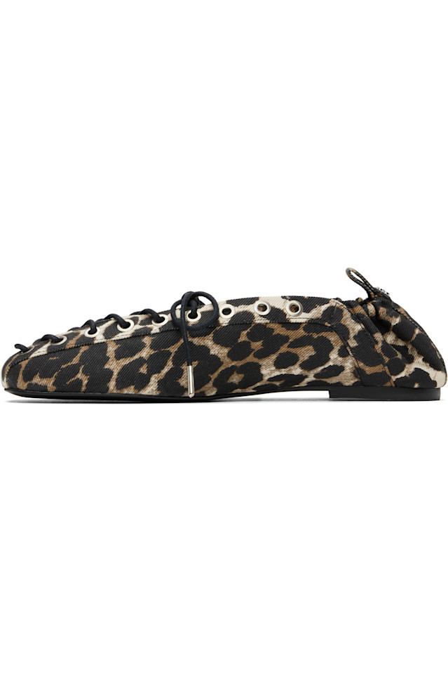 Балетки из денима с принтом на шнуровке Ganni, цвет leopard — фото 3