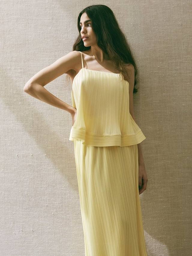 

Топ Riva Plisse с тонкими бретелями YAS, Yellow