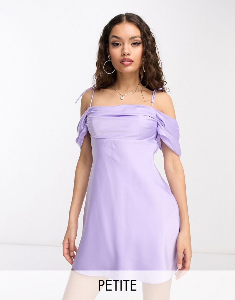 

Forever New Petite — короткое платье с открытыми плечами из сиреневого атласа