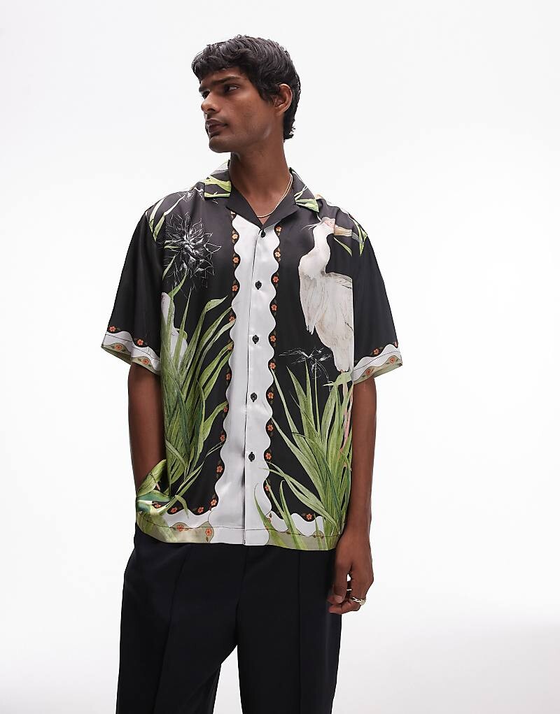 

Topman – черная атласная рубашка с короткими рукавами и мотивом цапли