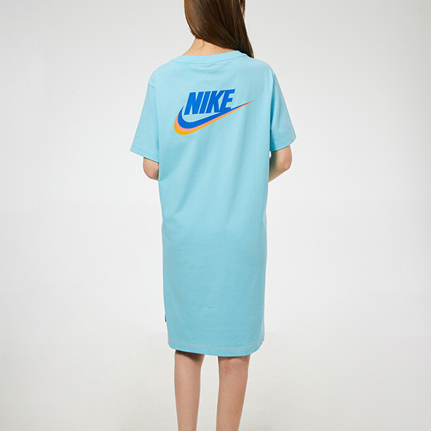 Платье с короткими рукавами женское розовое и голубое Nike — фото 4