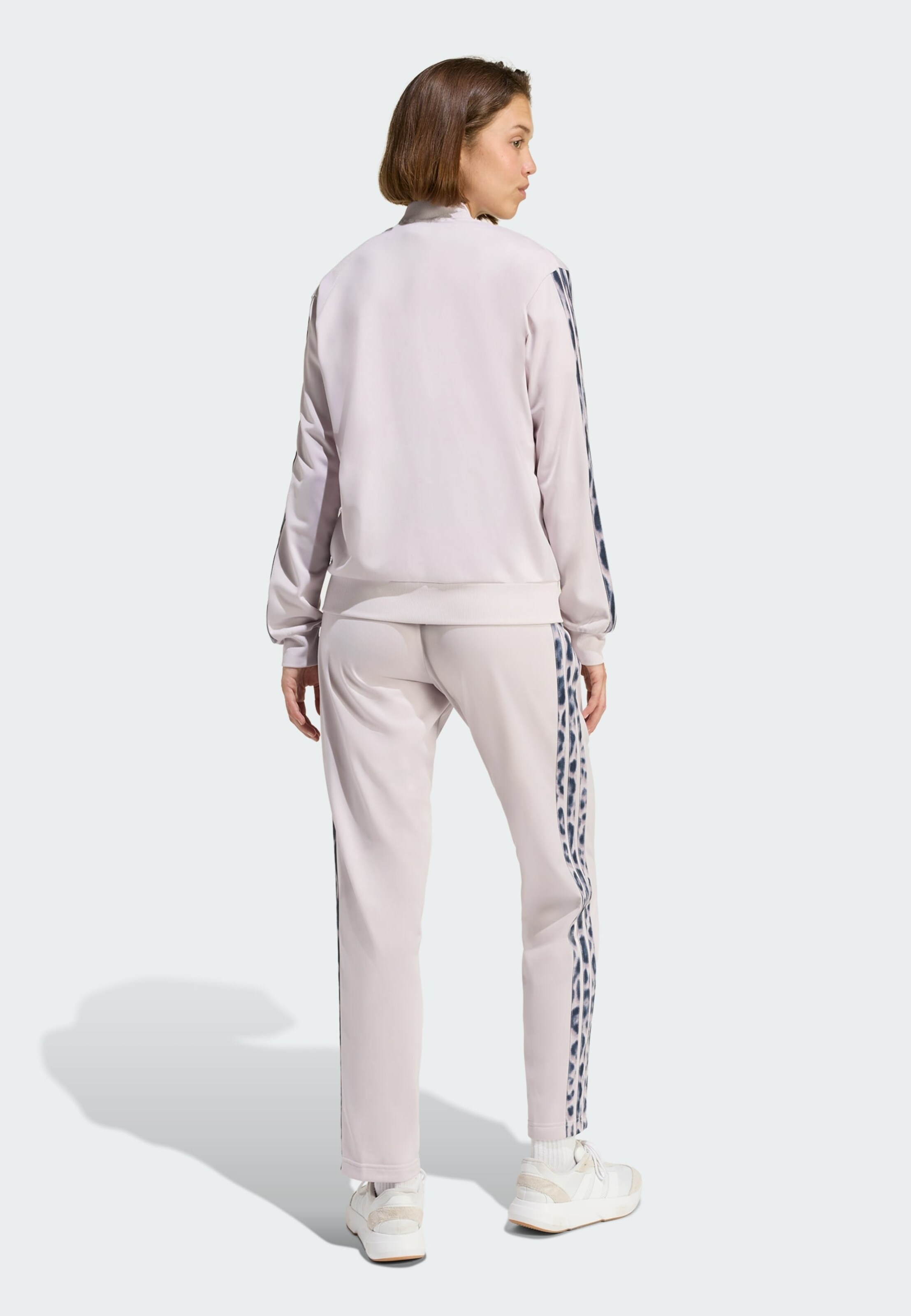 Adidas Sportswear Тренировочный костюм '3-STRIPES LEOPARD PRINT' в цвете Lilac — фото 3