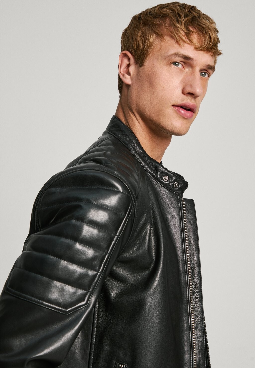 

Кожаная куртка TRAVIS Pepe Jeans, черный