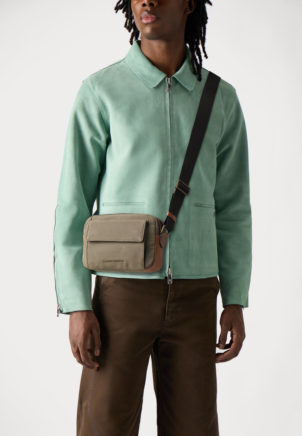 

Сумка через плечо CASUAL Tommy Hilfiger, серый