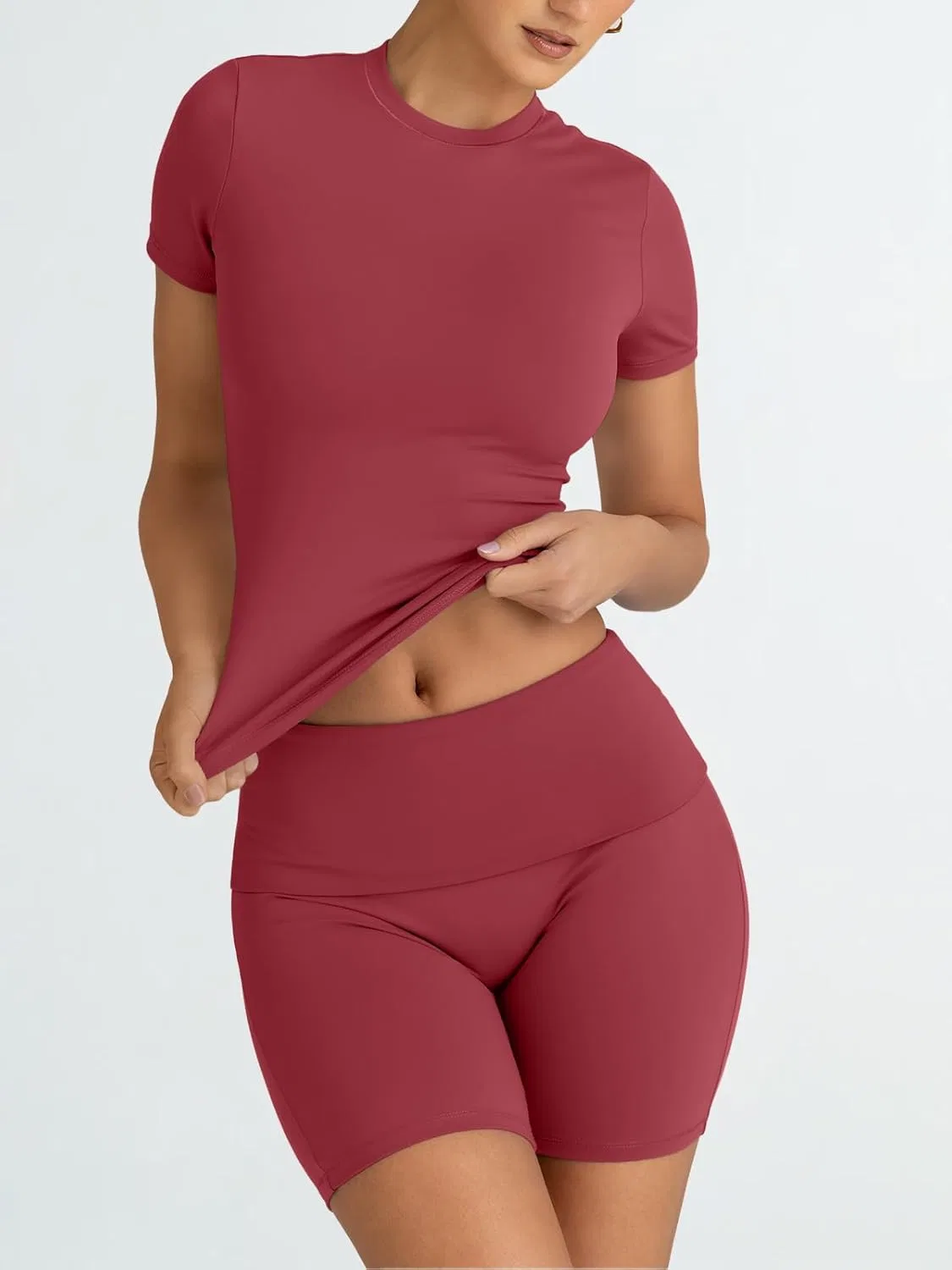 Trendy Queen Модный комплект из двух предметов для летних тренировок, спортивный костюм, шорты, одежда для пилатеса и йоги, одежда для прогулок, весенняя спортивная удобная одежда для активного отдыха, красный — фото 2