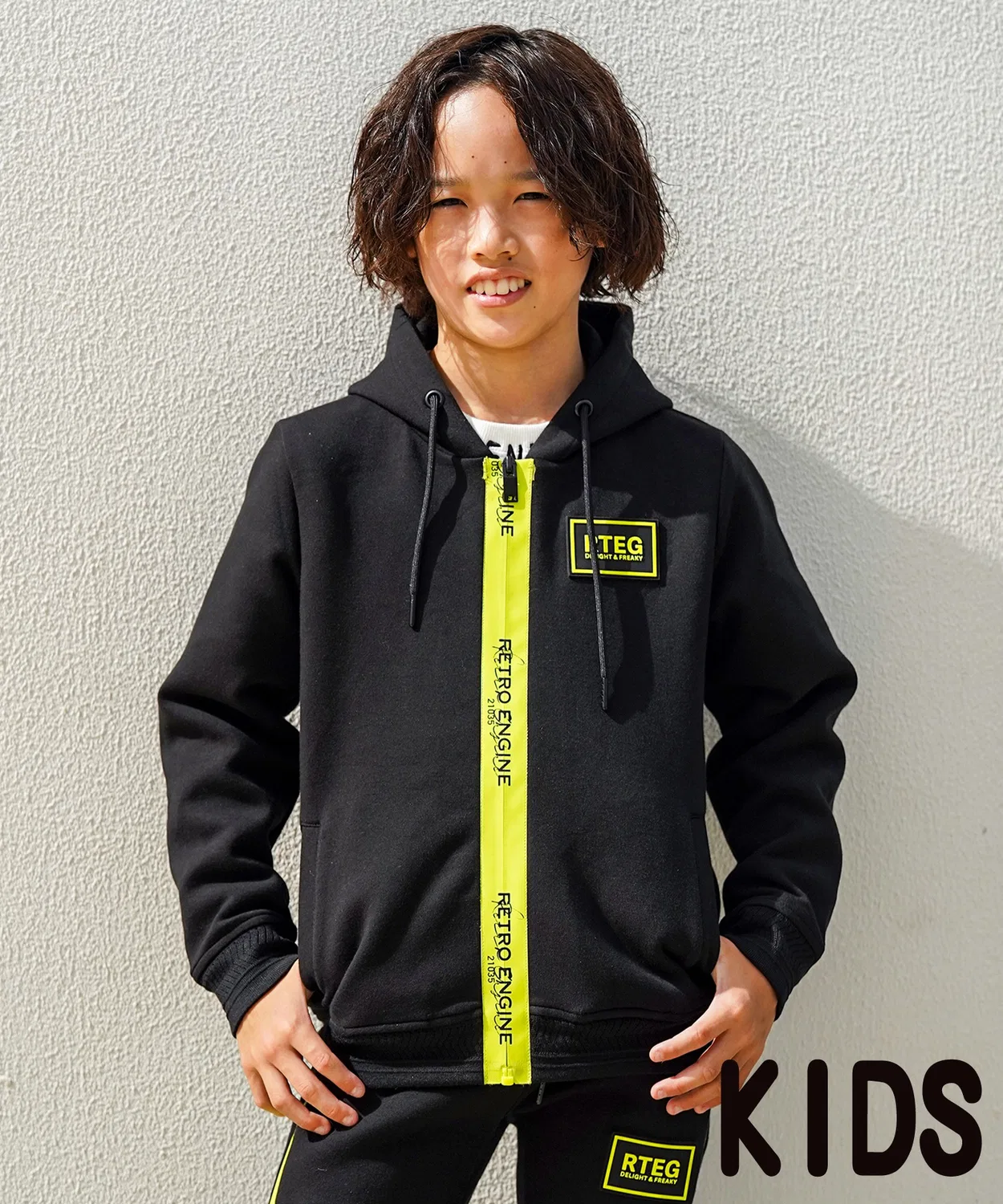 Худи детское RTEG Neon&E ZIP HOODIE, флуоресцентный акцент, черное