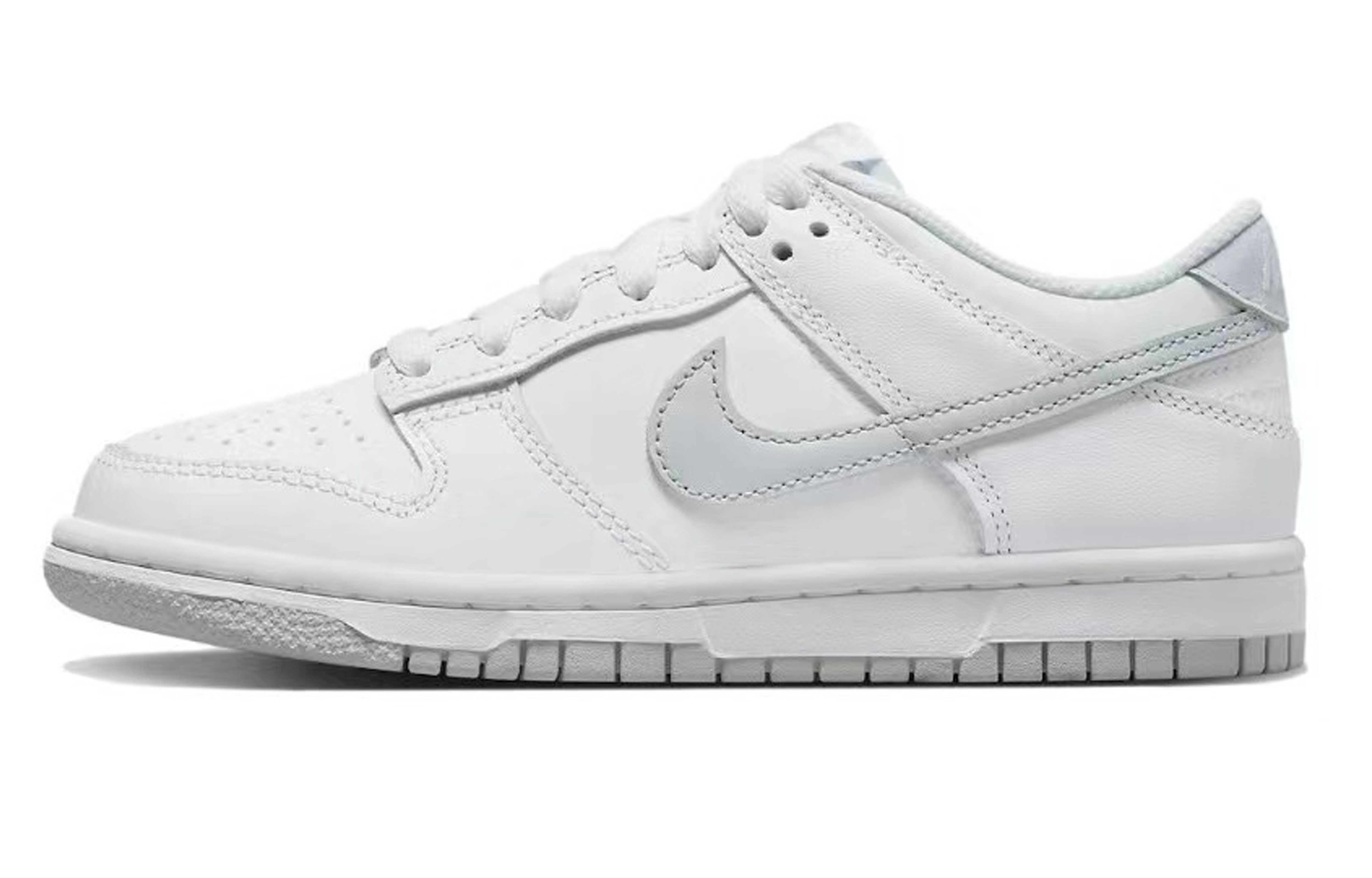 

Кроссовки Nike Dunk Skateboard Shoes Women's Low-Top White Silver Black