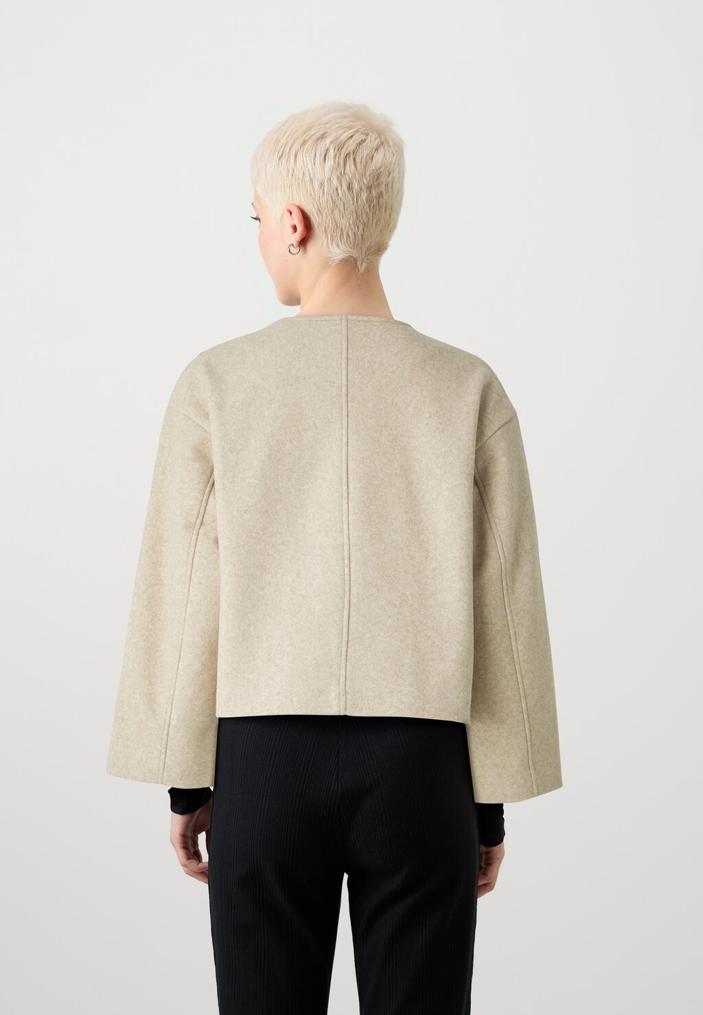 

Летняя куртка ROUND NECK PETITE JACKET Gina Tricot Petite, бежевый