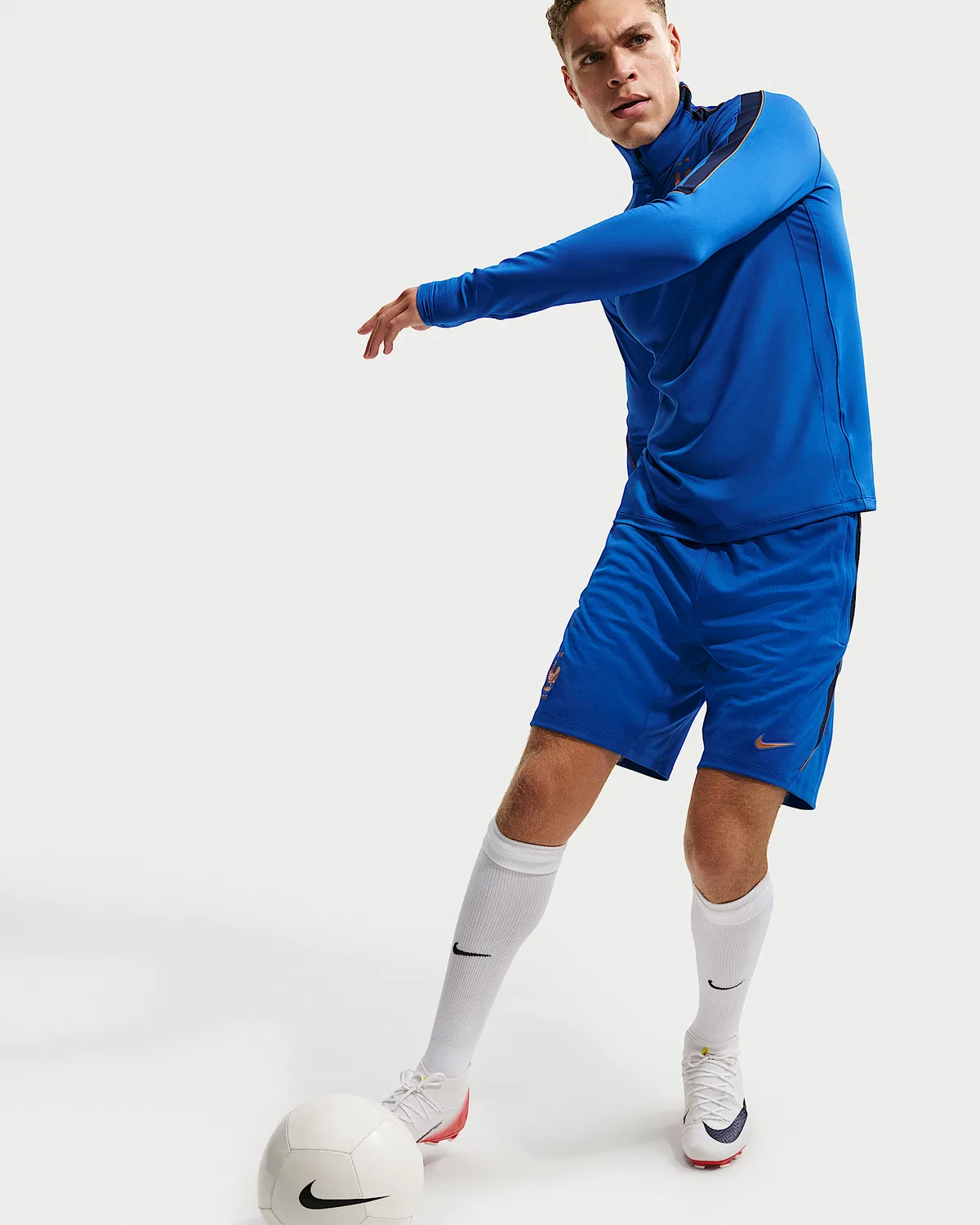 Мужские шорты Nike Dri-FIT Soccer Knit Shorts FFF Strike, Game Royal/Blackened Blue/Metallic Copper — фото 4