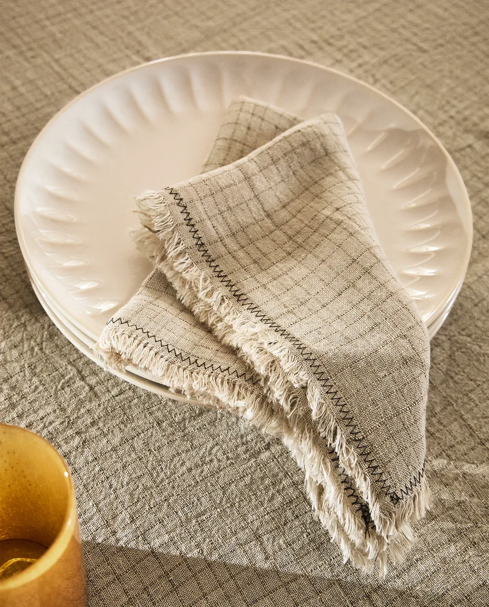 

Льняные салфетки в клетку с бахромой (2 шт. в упаковке) Zara Home, светло-бежевый