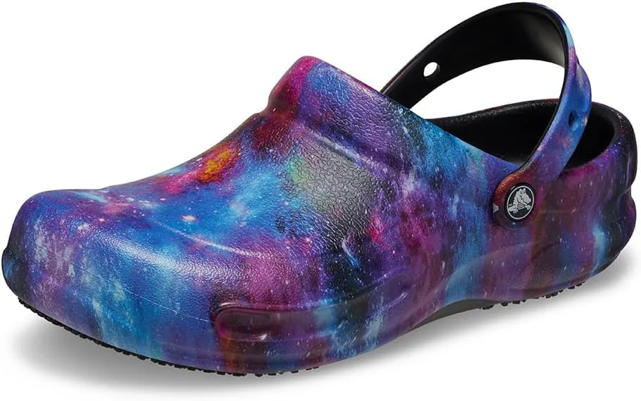 

Унисекс сабо Crocs Bistro с графическим принтом, черный