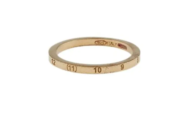 

Кольцо с выгравированным номером Maison Margiela, золото