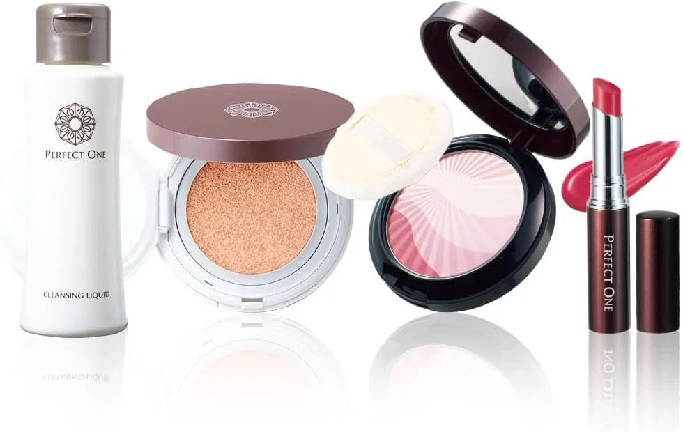 Набор косметики Charming Skin Makeup Coffret Natural Perfect One