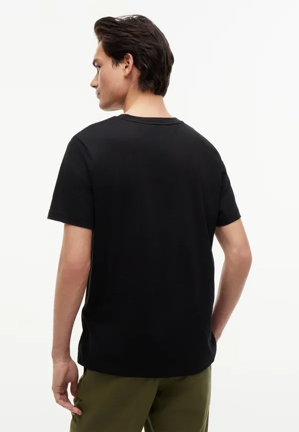Футболка Tommy Hilfiger Script Flag Regular Tee Brand Love Print, черный — фото 3