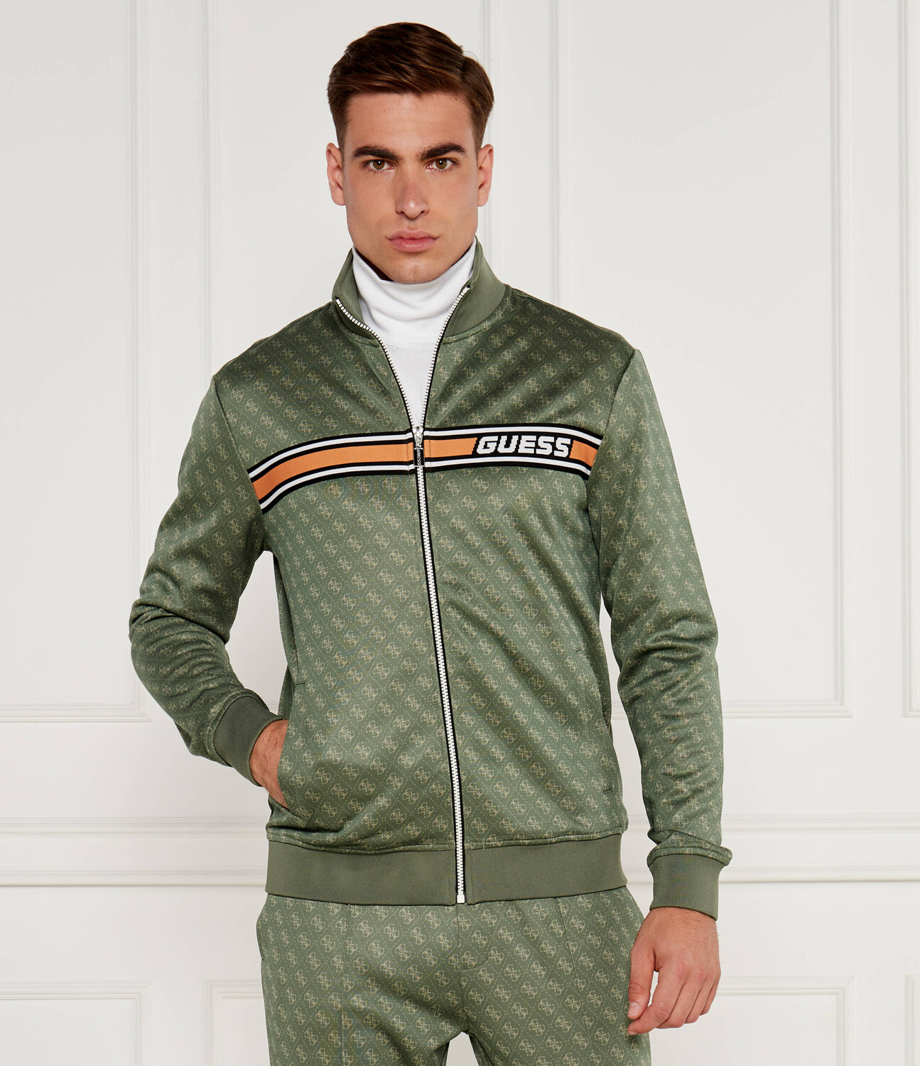 

Толстовка GUESS ACTIVE KORBIN Regular Fit, зеленый