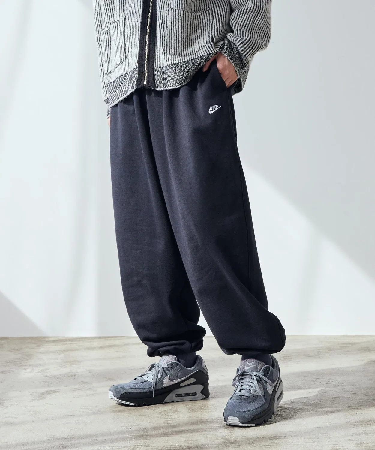 Спортивные штаны Nike Sportswear Club Oversized French Terry, чёрные — фото 2