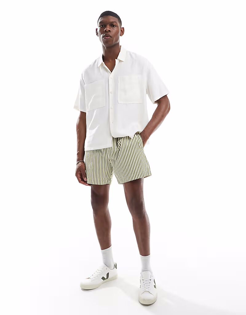 

ASOS DESIGN широкие укороченные шорты в зеленую и белую полоску