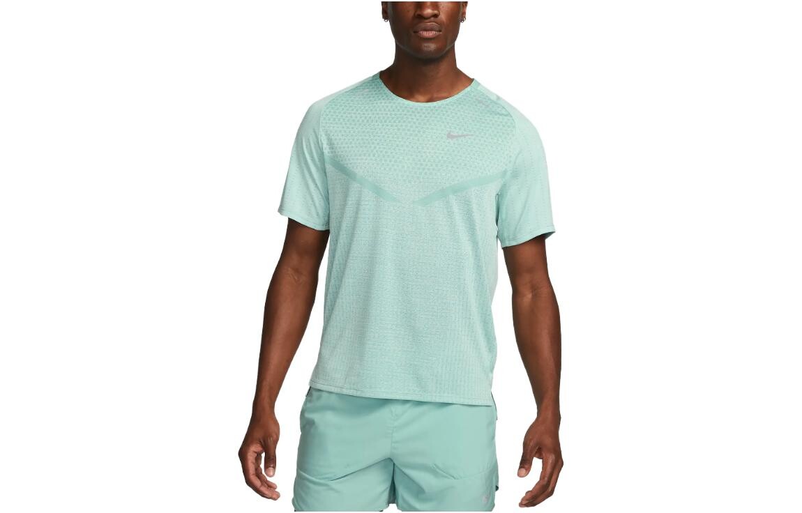 

Футболка мужская изумрудная Nike, цвет Emerald