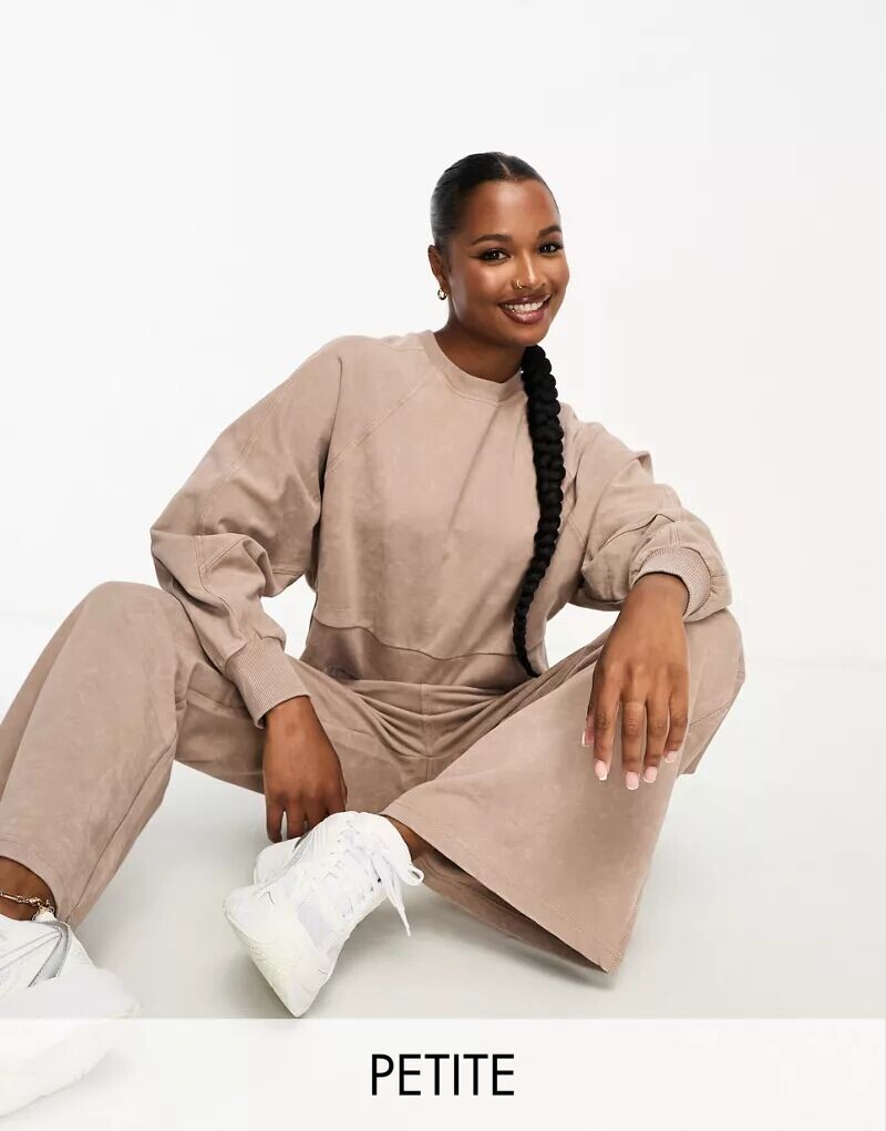 

Толстовка с выцветшей строчкой ASOS Petite