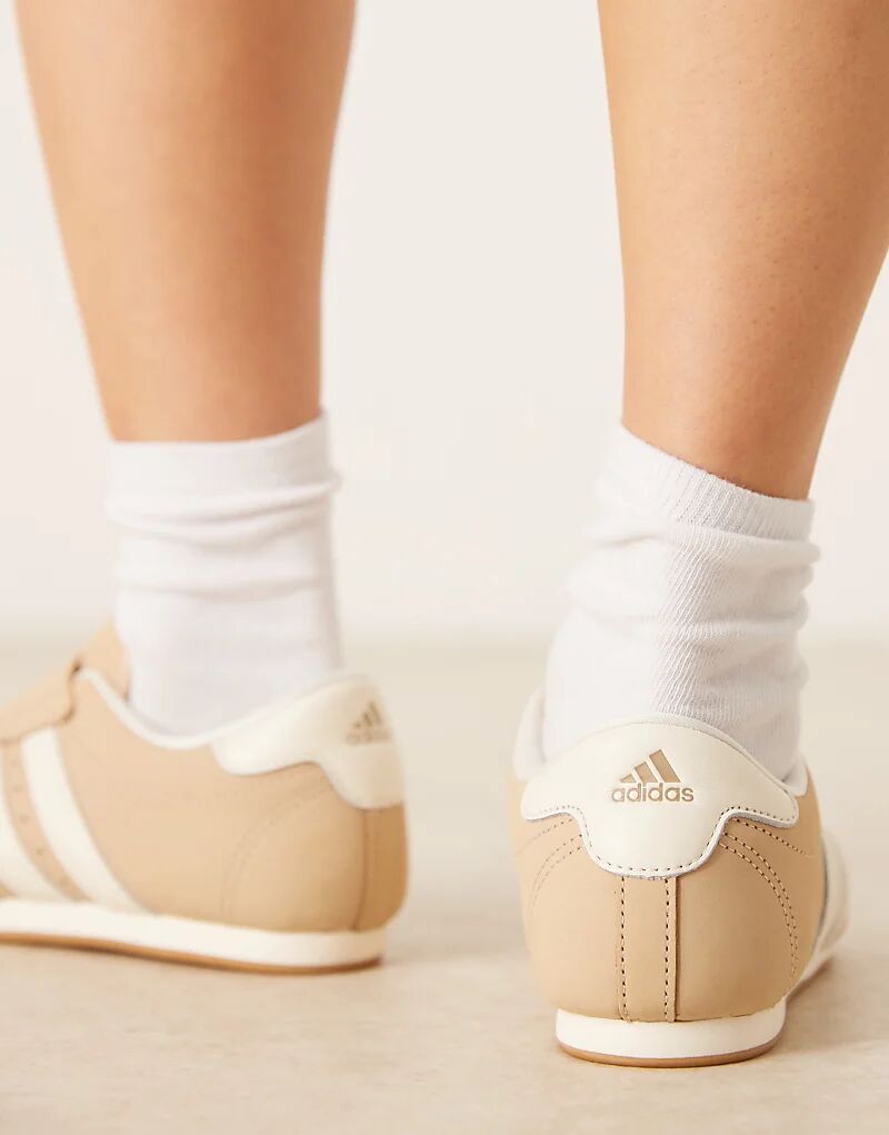 Кроссовки для тхэквондо adidas Originals бежевого и белого цветов — фото 3