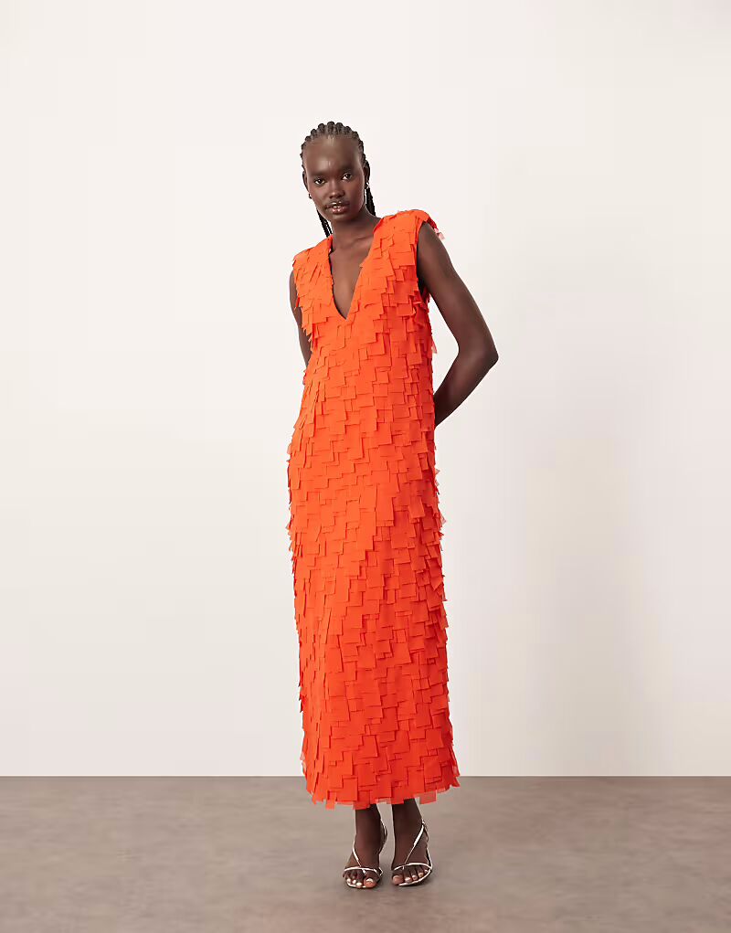 

Платье макси с глубоким вырезом, подплечниками и карманами красного цвета Arrange