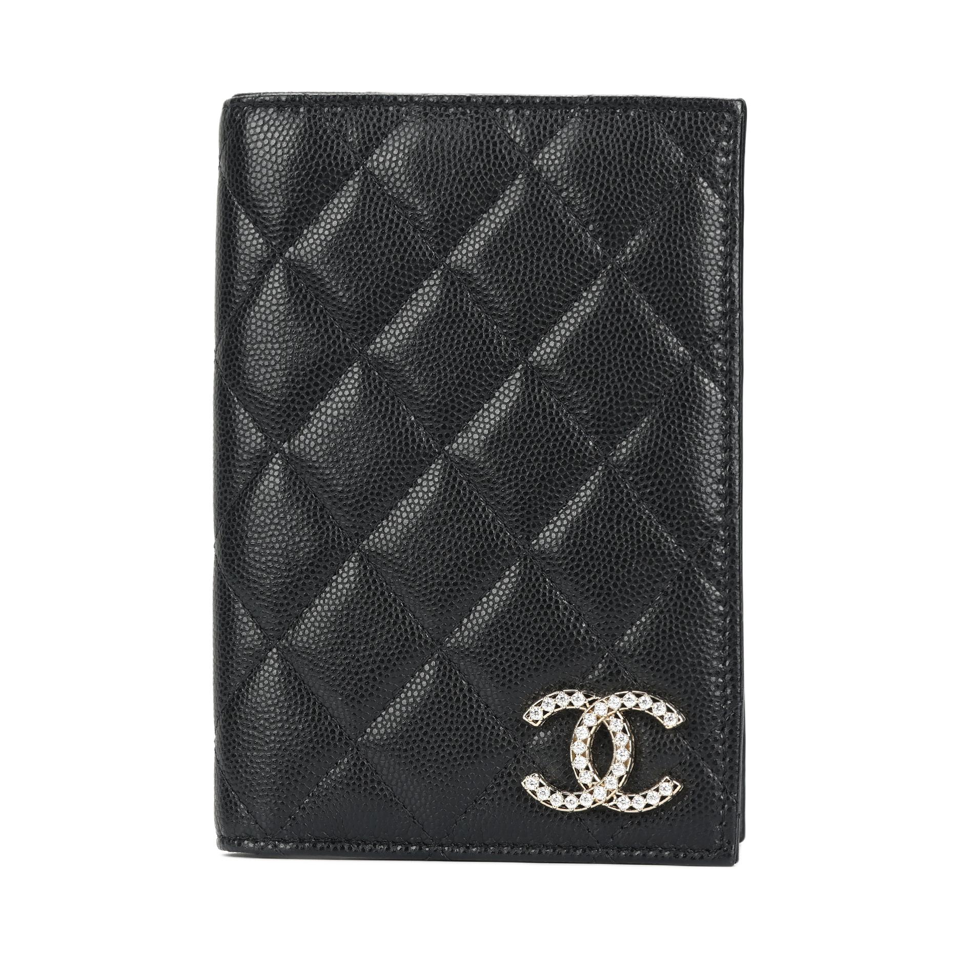 

CHANEL Кожаный паспортник Кошелек Картхолдер женский черный